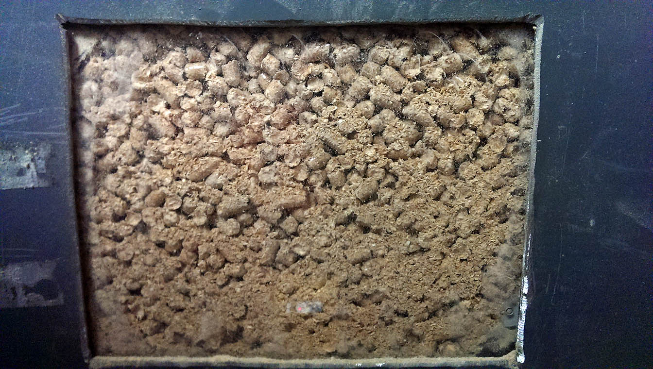 Pellets förrådslucka 2.jpg
